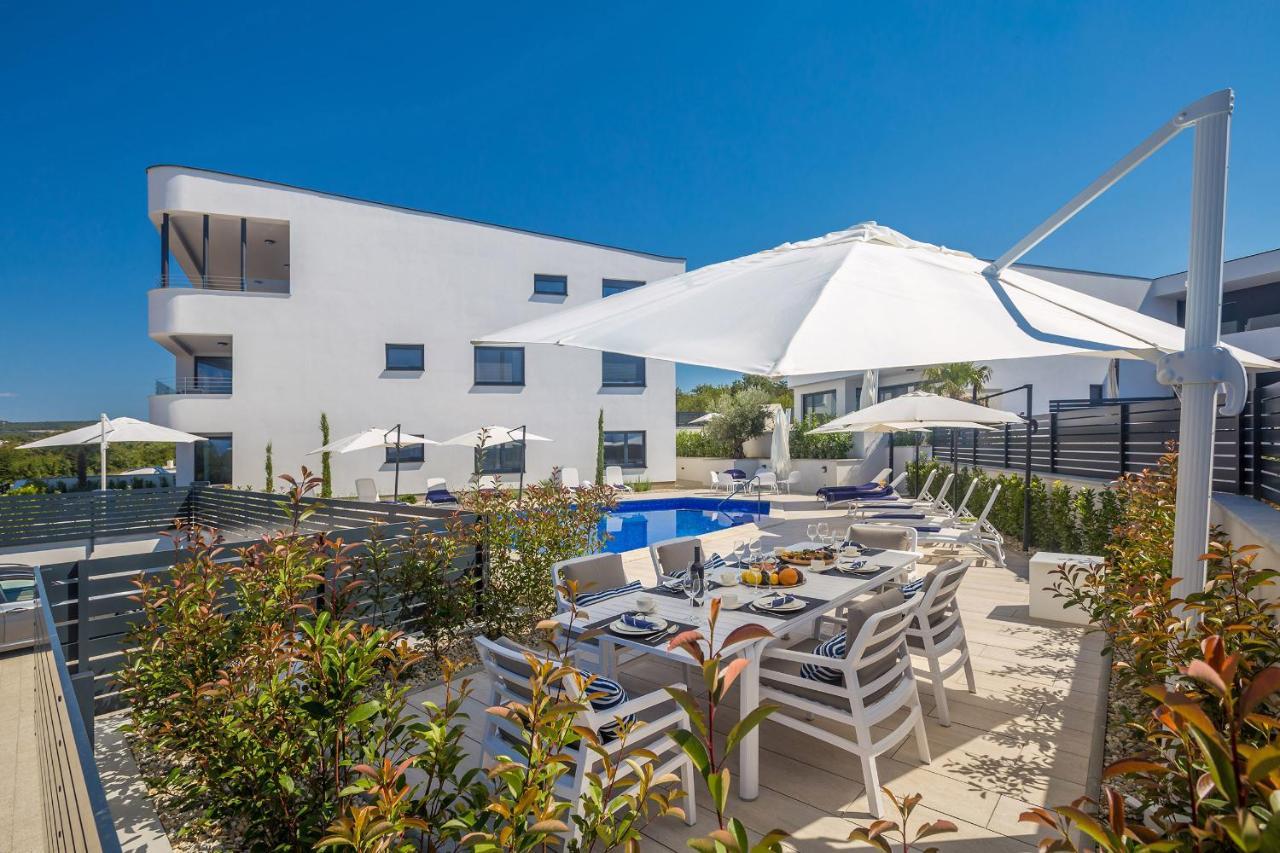 Villa Poseidon Rova ***** Malinska Esterno foto