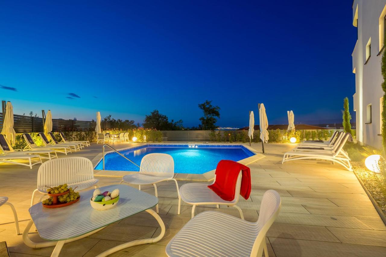 Villa Poseidon Rova ***** Malinska Esterno foto
