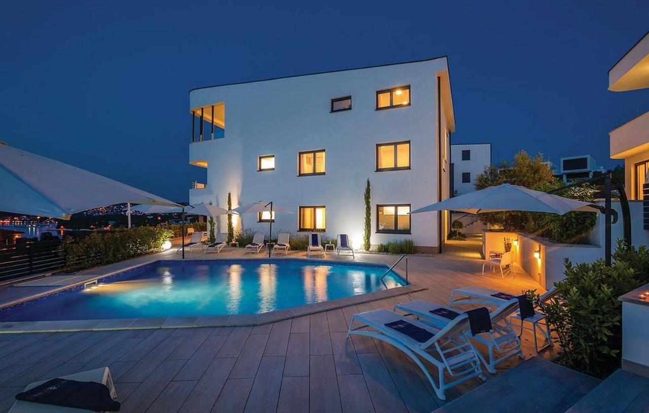 Villa Poseidon Rova ***** Malinska Esterno foto